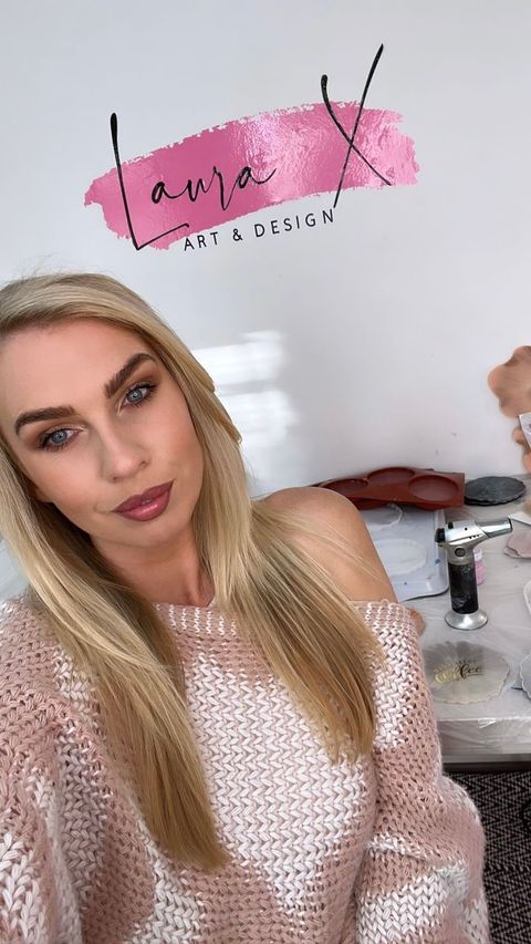 Laura Cross, Resin Artist - @laura.cross.art