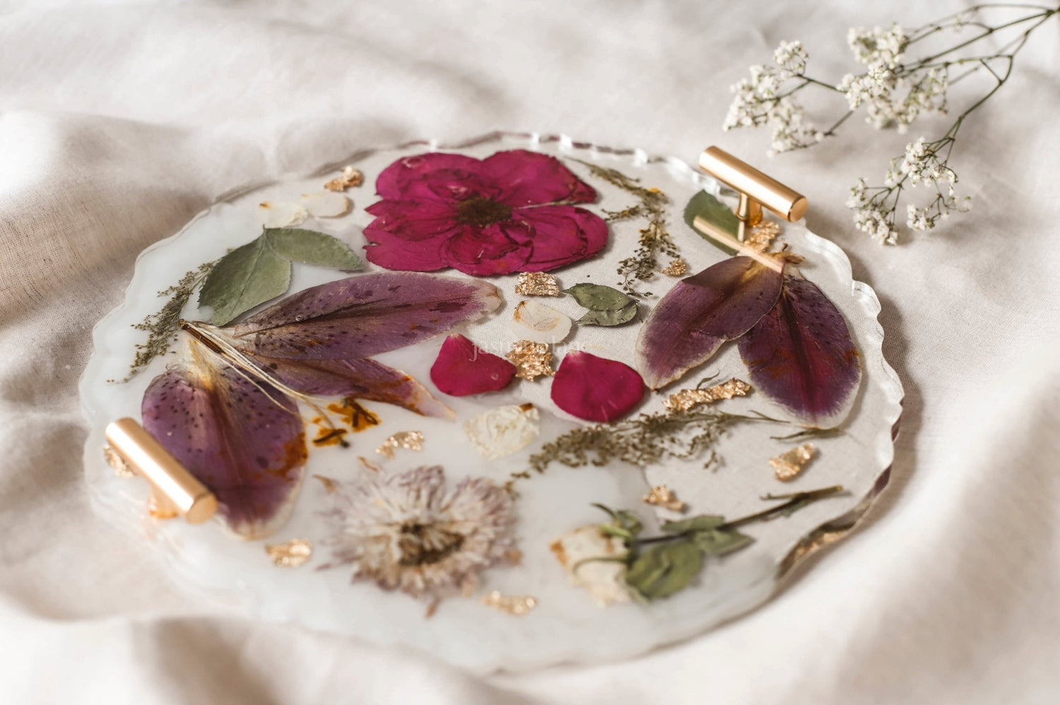 Yasmeen, Resin Artist - @jasminelaneco