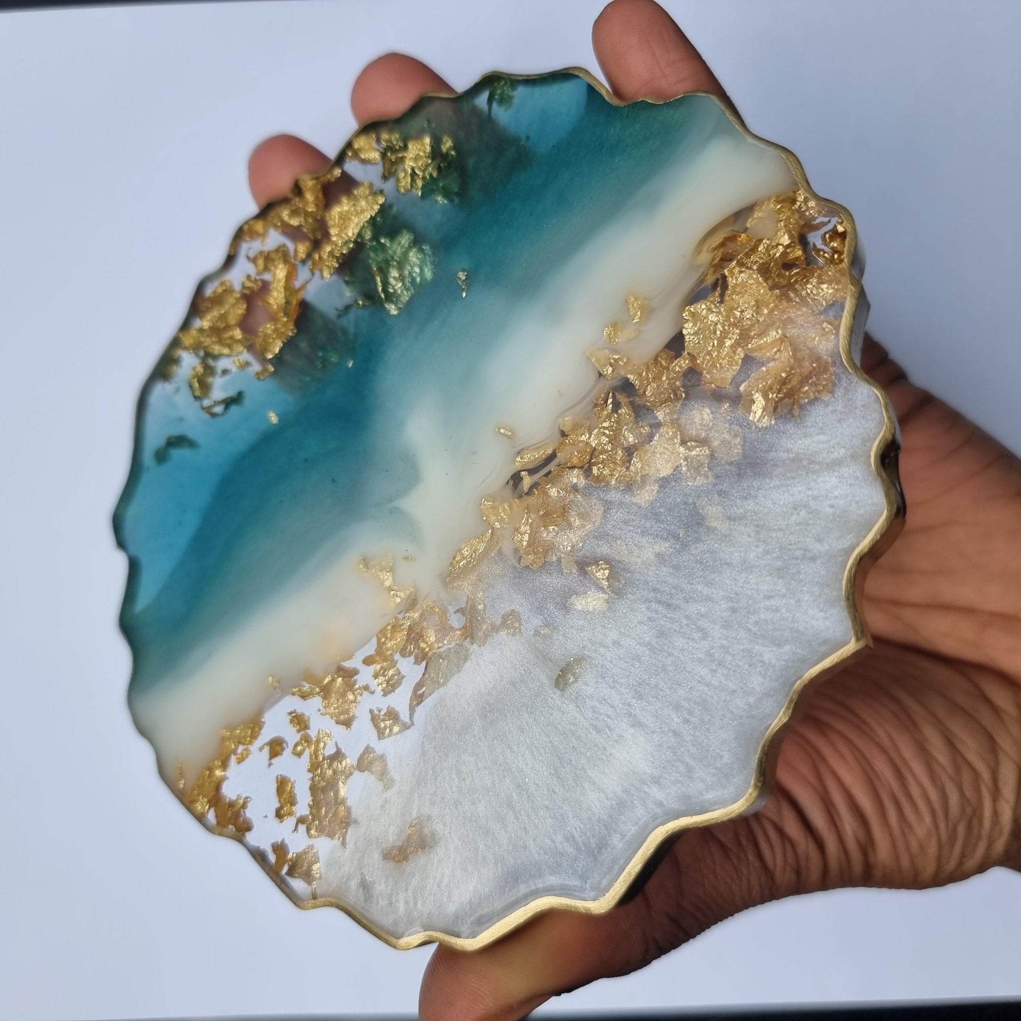 Nads, Resin Artist - @nadsfiasco
