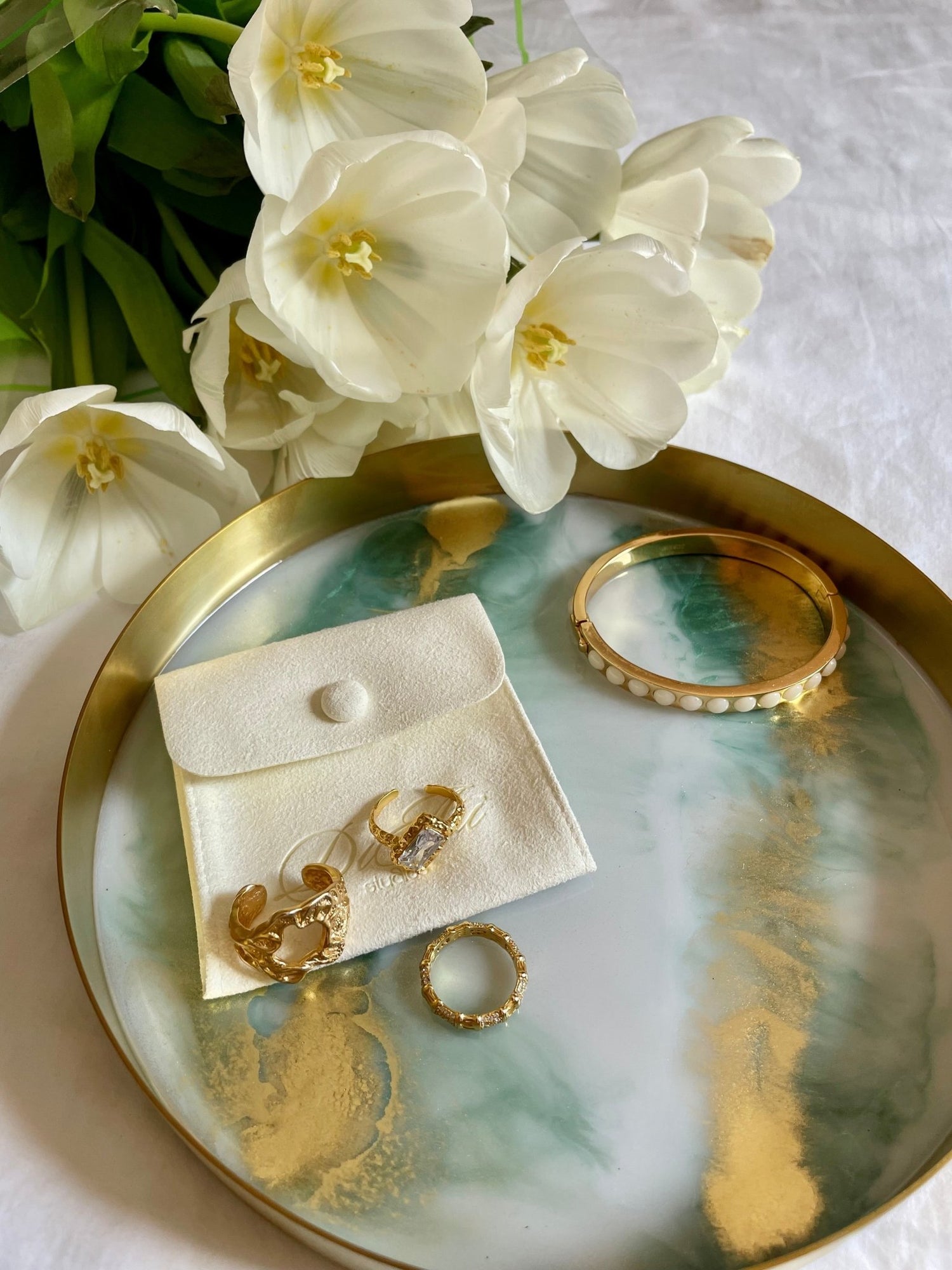 Xhoana, Resin Artist @eleve.studios