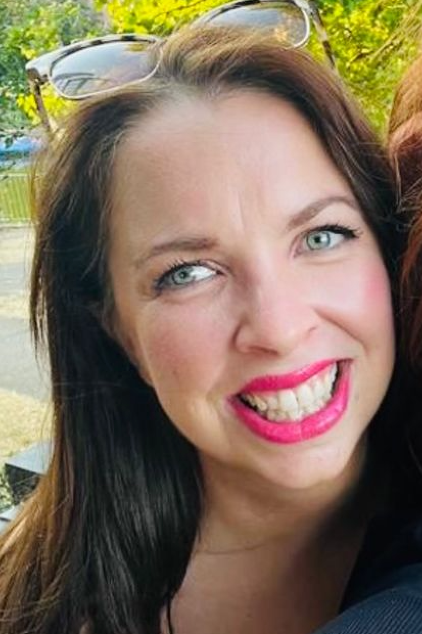 Ellie, Resin Artist - @sealed_with_bliss