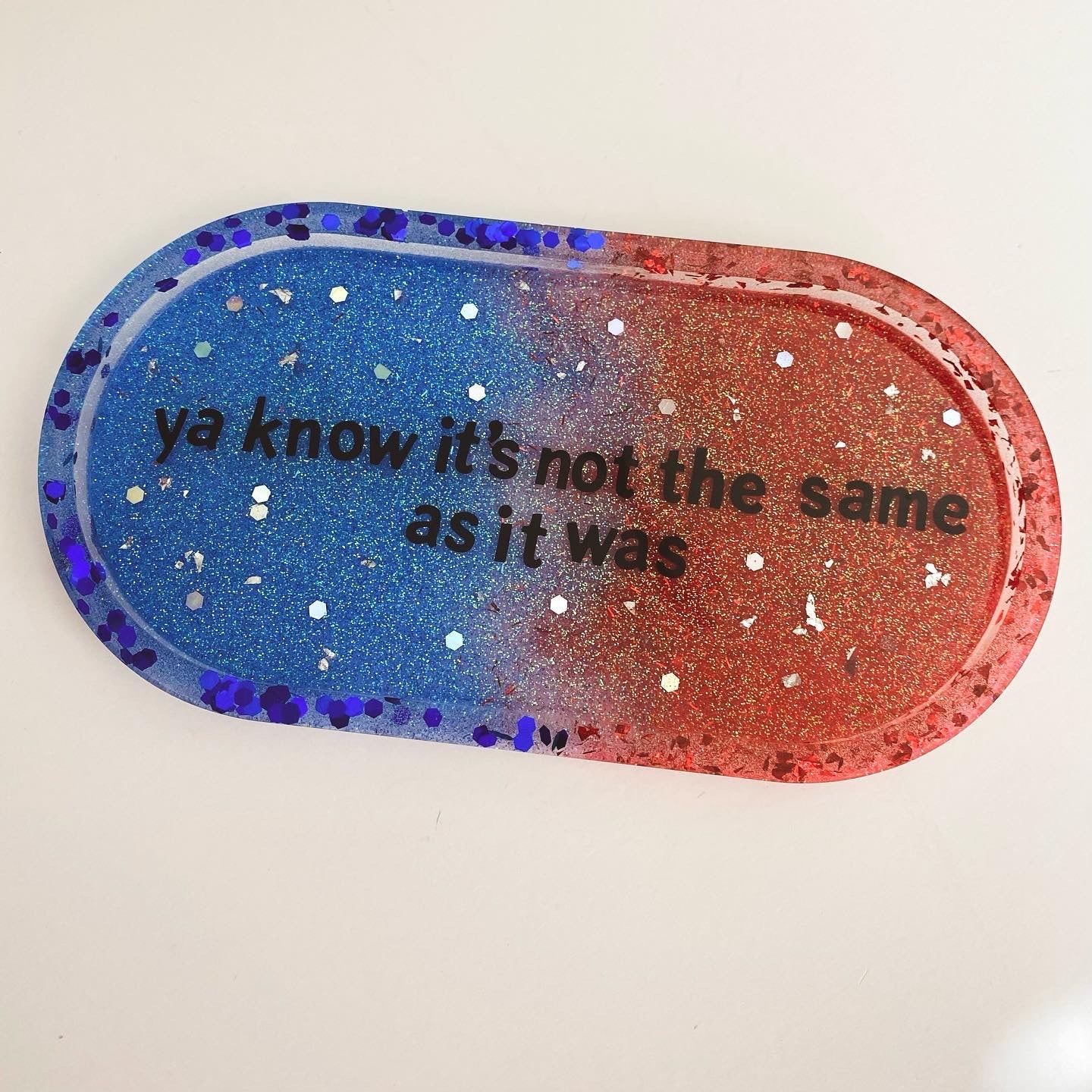 Katherine Pierantoni, Resin Artist - @goldenhour.creations